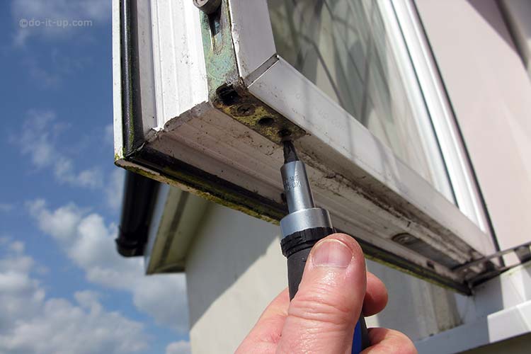 Jammed or Stuck uPVC Window - Removing the Shootbolt and Rollers