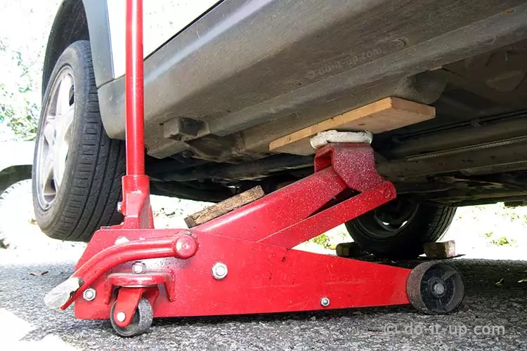 Jacking Up a Vehicle - Body Strengthening Box Section (Spreading the Load)