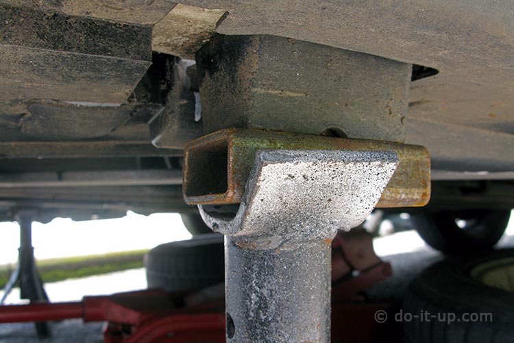Jacking Up a Vehicle - Vehicle Movement or Settling (Axle Stand Originally Placed in the Center of the Jacking Point)