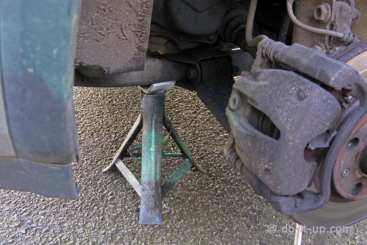 Jacking Up a Vehicle - Using the Vehicle's Subframe for an Axle Stand