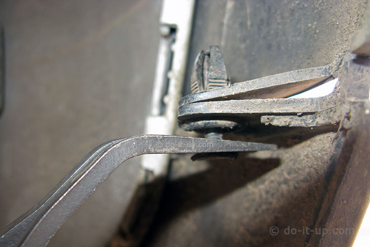 Mini - Wheel Arch Trim Plastic Pin Removal