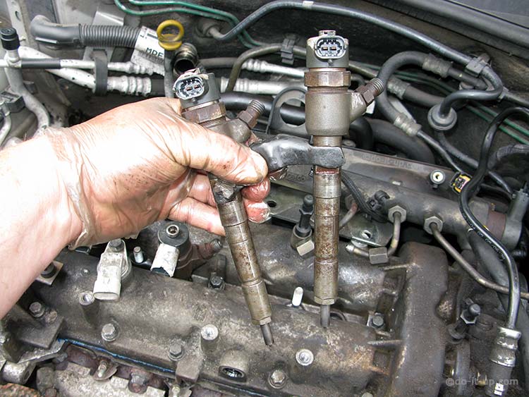 Removing the Diesel Injectors from the Engine